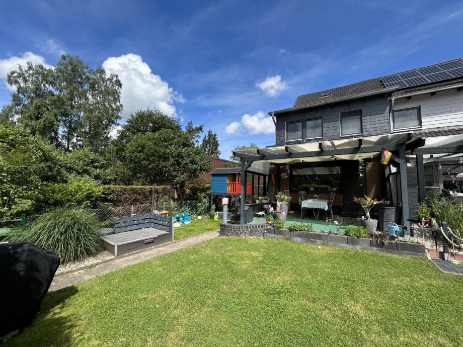 Blick auf Haus u. Terrasse Doppelhaush�lfte Salzgitter