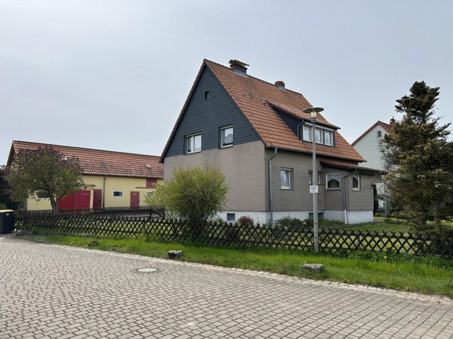 Blick von der Seite Einfamilienhaus Uehrde