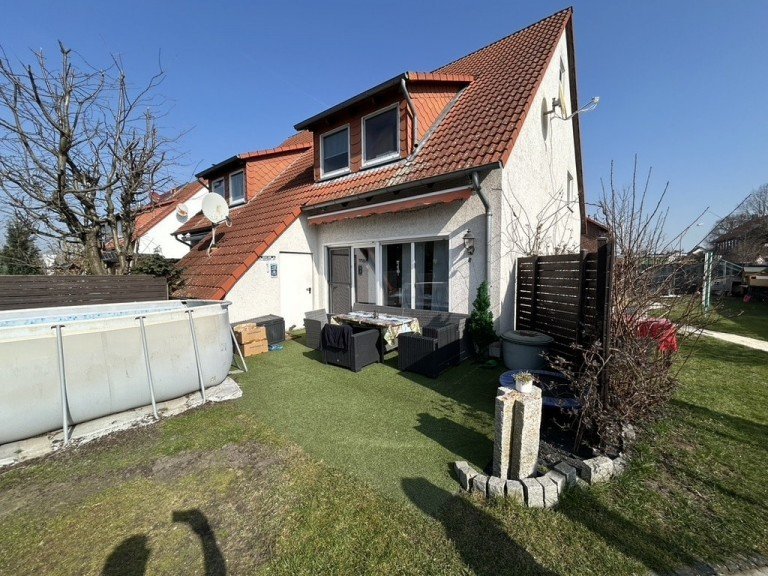 Blick auf die Terrasse Cramme Doppelhaush�lfte Doppelhaush�lfte in Cramme - vermietet, mit Garten und Entwicklungspotenzial