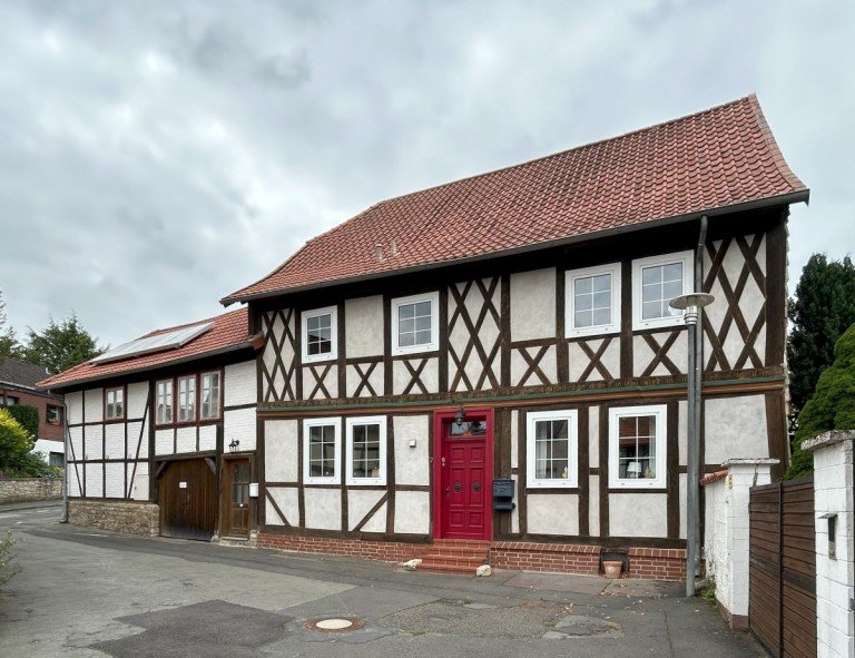 Ansicht von vorn Sch�ningen Einfamilienhaus Historisches Fachwerkhaus mit Einliegerwohnung, Nebengeb�ude & gro�em Grundst�ck in zentraler Lage von Sch�ningen