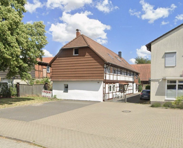 Blick von der Stra�e Winnigstedt Mehrfamilienhaus 3 Familienhaus in Winnigstedt