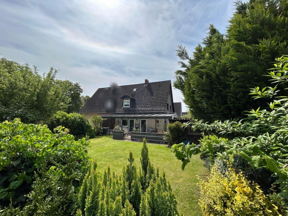 Blick vom Garten aufs Haus Doppelhaush�lfte Salzgitter
