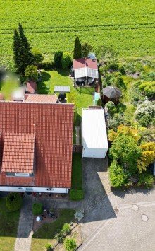 Drohne - Blick �bers Haus in den Garten Doppelhaush�lfte in Gr. Fl�the - Feldrandlage - vermietet, gepflegt und mit Entwicklungsperspektive