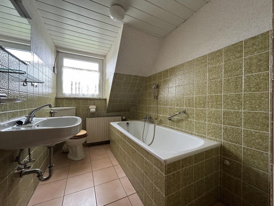 Bad DG Einfamilienhaus Uehrde