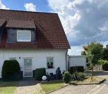 Blick von der Stra�e aufs Haus Doppelhaush�lfte in Gr. Fl�the - Feldrandlage - vermietet, gepflegt und mit Entwicklungsperspektive
