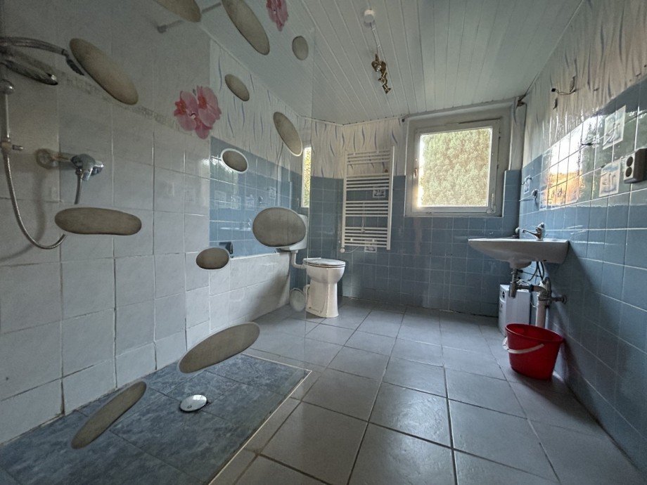 Bad EG R. Zweifamilienhaus Fl�the